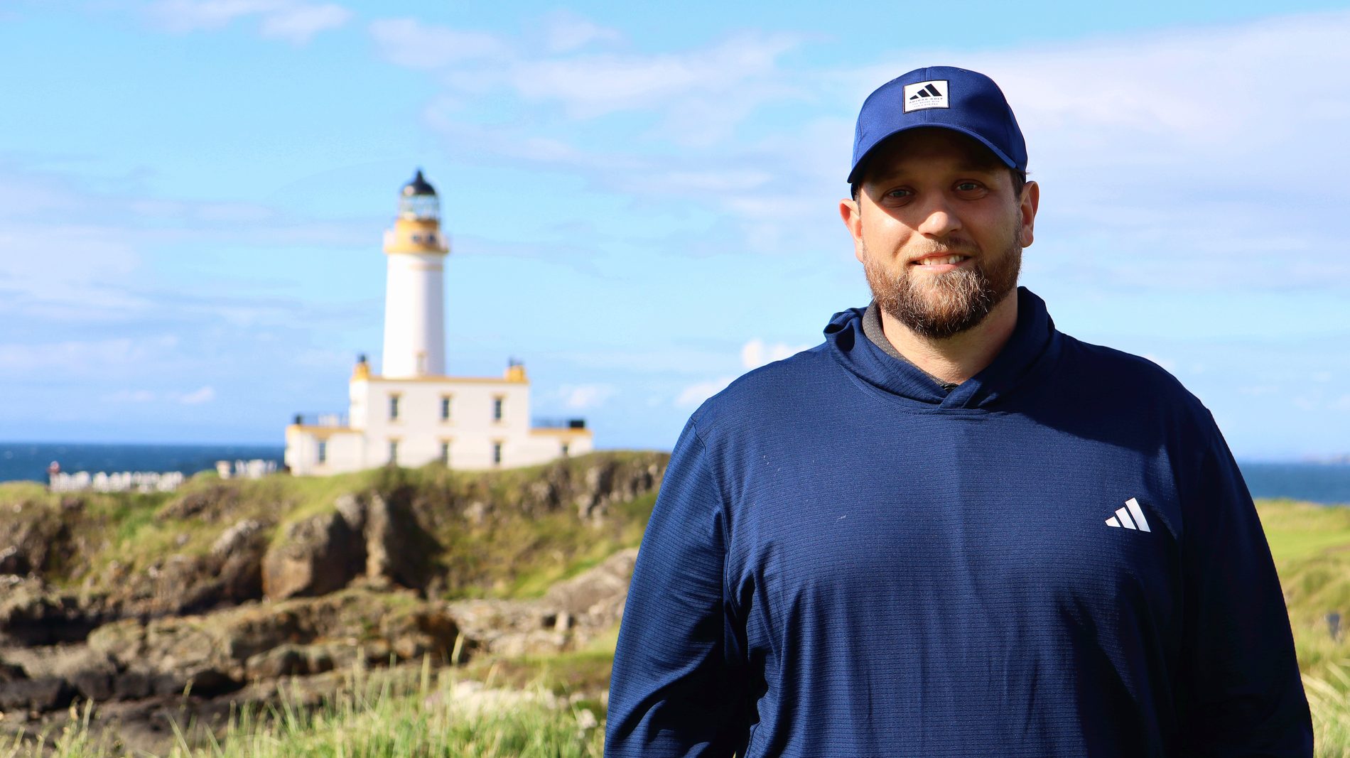 Daniele Cabriles ante el faro de Turnberry